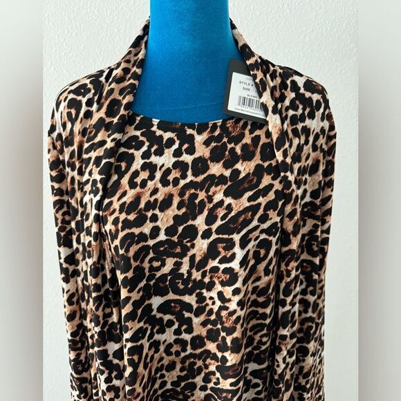 Leopard Print Open Cardigan Top and black pant - Picture 2 of 8